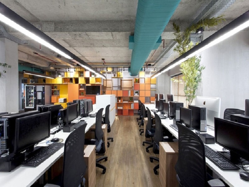 Thiết kế văn phòng 50 m2 với vật liệu thô độc đáo, mới lạ